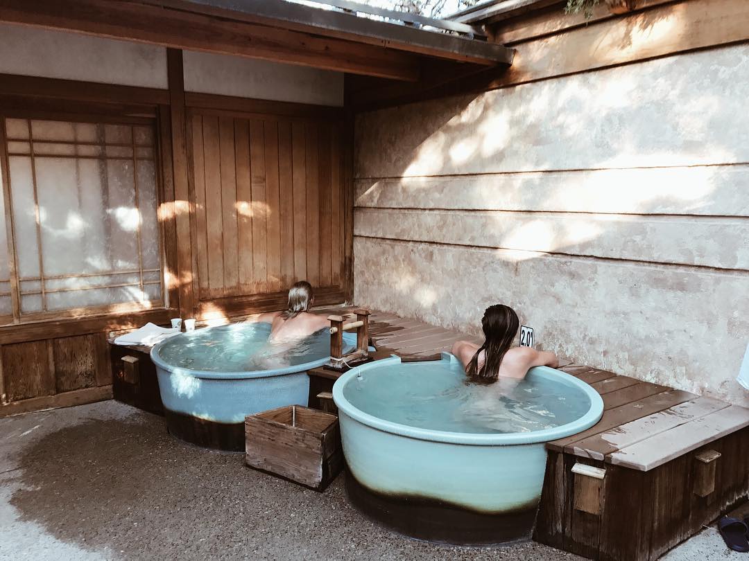 Mini-Guide to Relaxing, High Vibe Self Care