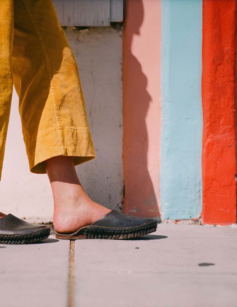 Solid Leather Slide - Iron-Dyed Black